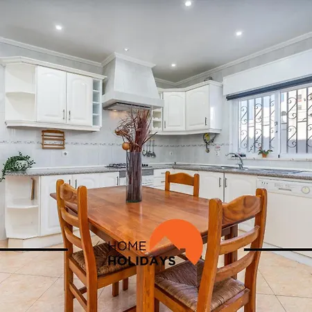 #278 Fonte Dos Leoes By Holidays Вилла