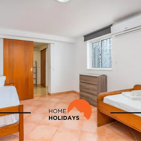 #278 Fonte Dos Leoes By Holidays ヴィラ