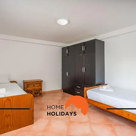 #278 Fonte Dos Leoes By Holidays ヴィラ *